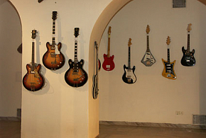 Vernisáž výstavy Československá elektrická kytara