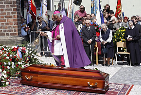 Diecéze se rozloučila s arcibiskupem Karlem Otčenáškem