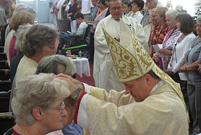 Biskup Jan Vokál udělil svátost nemocných na pouti v Jablonném v Podještědí