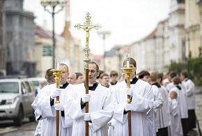 Biskup Jan vysvětil tři nové kněze