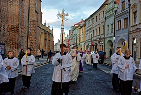 Otevření Svaté brány v katedrále Svatého Ducha v Hradci Králové I.