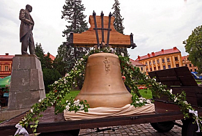 Svěcení nového zvonu v Kutné Hoře
